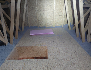 Zateplení stropu zděné novostavby pomocí foukané celulózové izolace